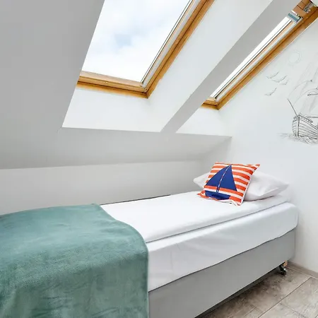 Apartment Dwupoziomowy W Nadmorskim Klimacie Z Balkonem By Renters