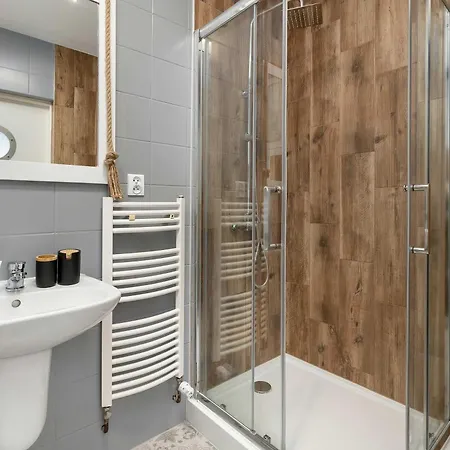 Dwupoziomowy W Nadmorskim Klimacie Z Balkonem By Renters Апартаменты