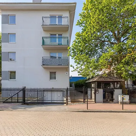 Dwupoziomowy W Nadmorskim Klimacie Z Balkonem By Renters